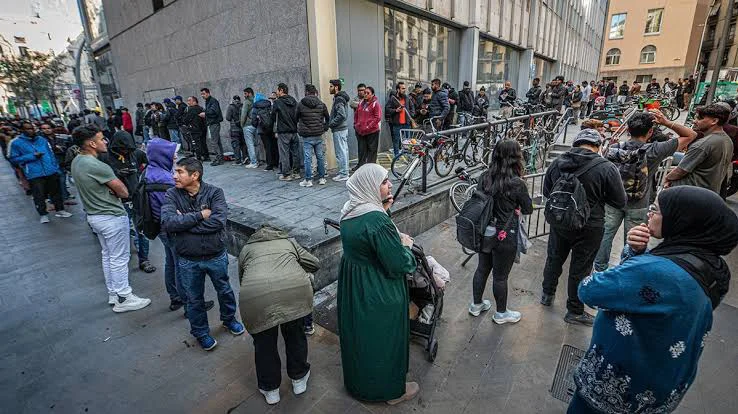 El proceso de Regularización de inmigrantes iniciada por el Gobierno PSOE